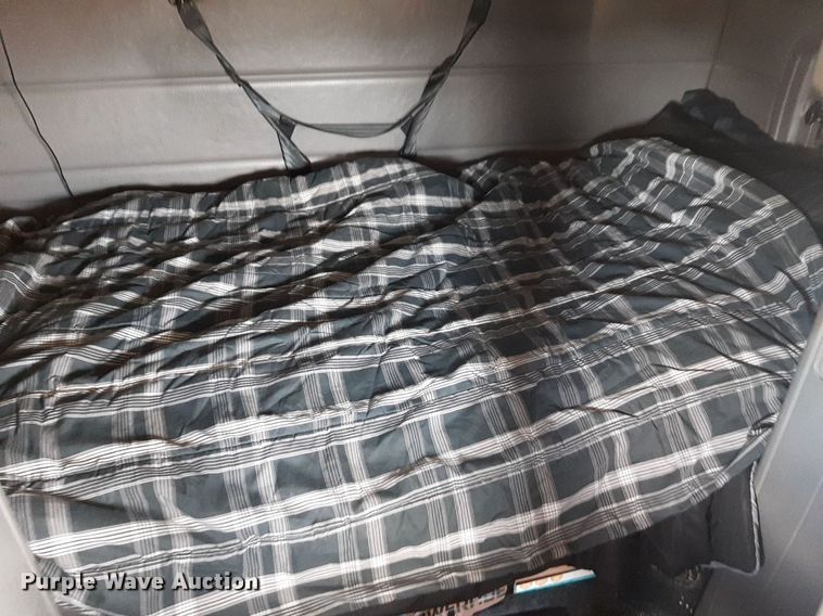 image for item DP2716 2013 Peterbilt 386 semi truck