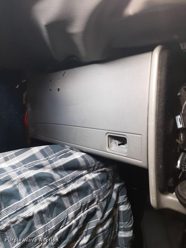 image for item DP2716 2013 Peterbilt 386 semi truck