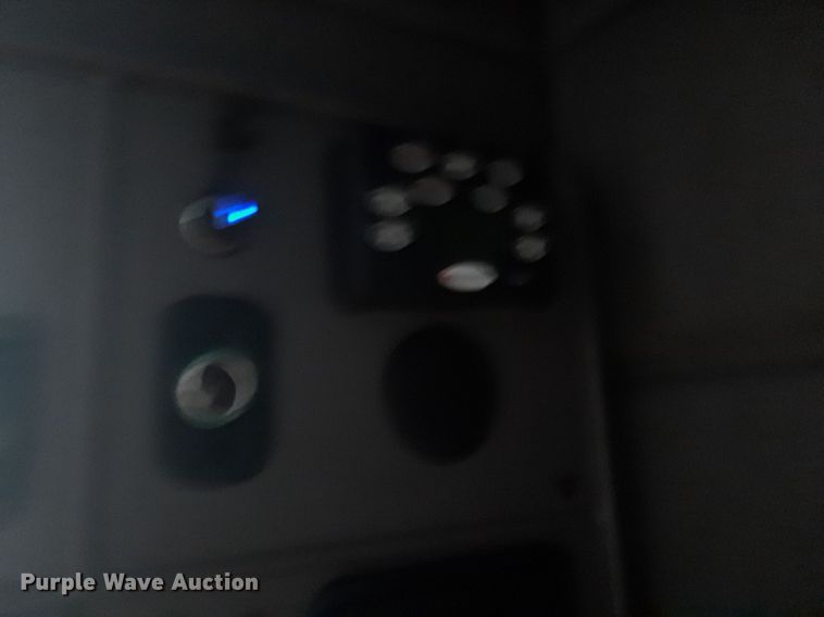 image for item DP2716 2013 Peterbilt 386 semi truck