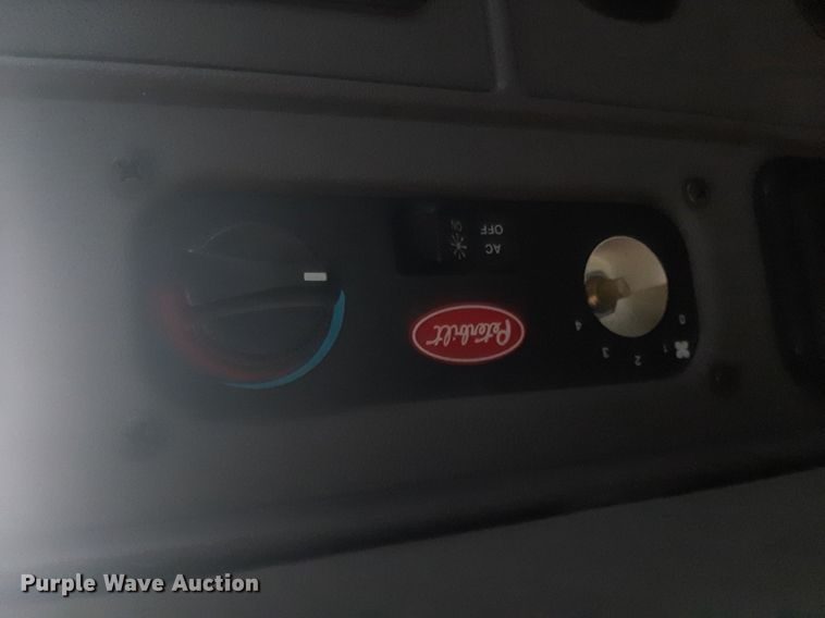 image for item DP2716 2013 Peterbilt 386 semi truck
