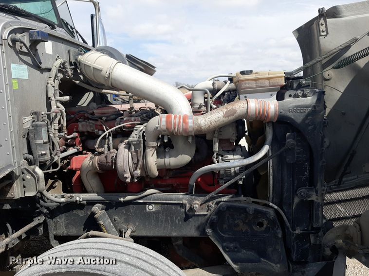 image for item DP2716 2013 Peterbilt 386 semi truck