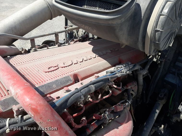 image for item DP2716 2013 Peterbilt 386 semi truck