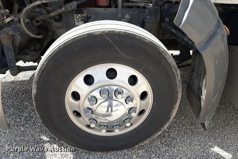 image for item DP2716 2013 Peterbilt 386 semi truck