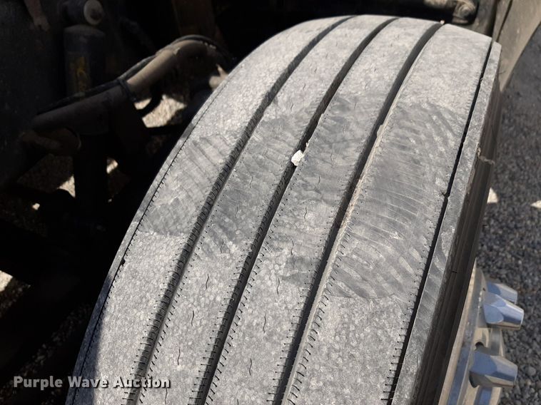 image for item DP2716 2013 Peterbilt 386 semi truck