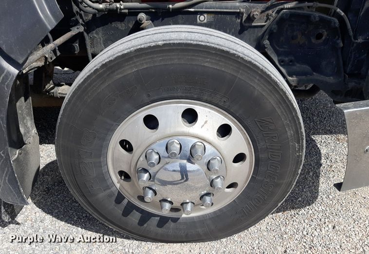 image for item DP2716 2013 Peterbilt 386 semi truck