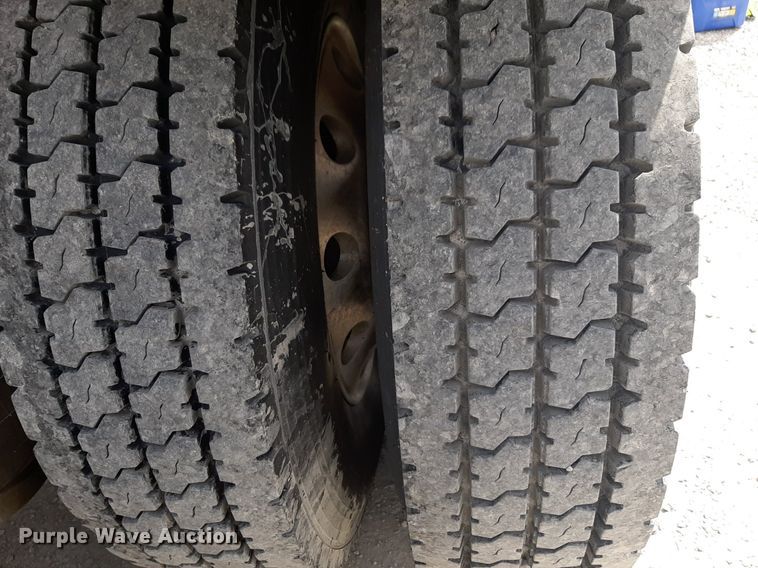 image for item DP2716 2013 Peterbilt 386 semi truck