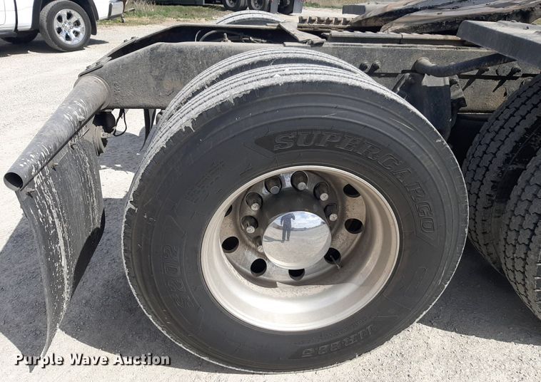 image for item DP2716 2013 Peterbilt 386 semi truck