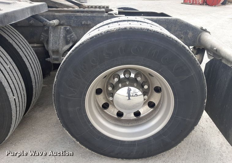 image for item DP2716 2013 Peterbilt 386 semi truck