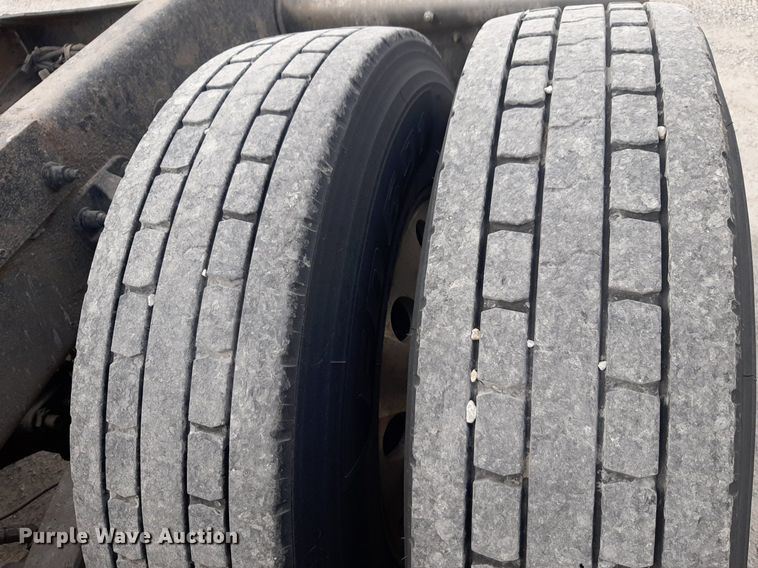 image for item DP2716 2013 Peterbilt 386 semi truck