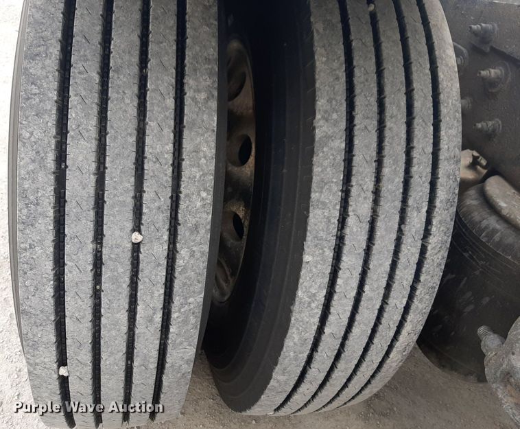 image for item DP2716 2013 Peterbilt 386 semi truck