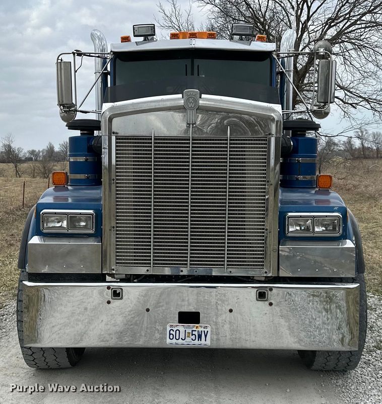 image for item DQ6359 1985 Kenworth  W900 semi truck