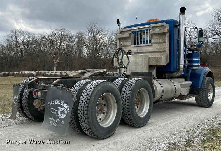 image for item DQ6359 1985 Kenworth  W900 semi truck