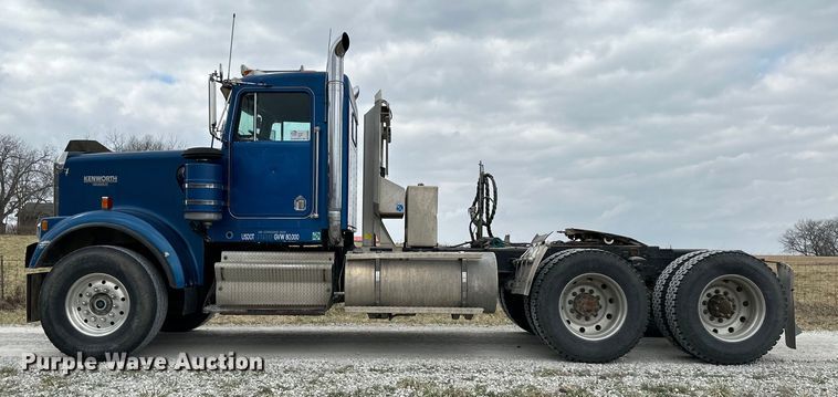 image for item DQ6359 1985 Kenworth  W900 semi truck