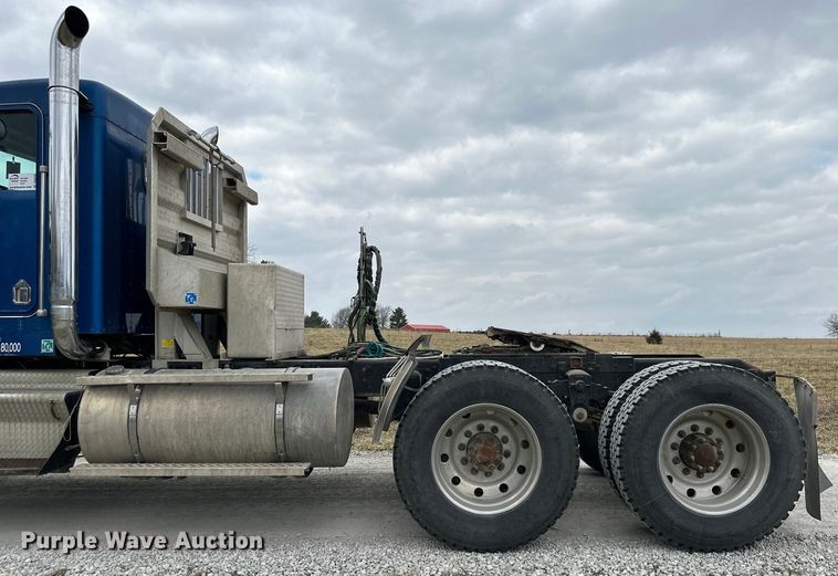 image for item DQ6359 1985 Kenworth  W900 semi truck