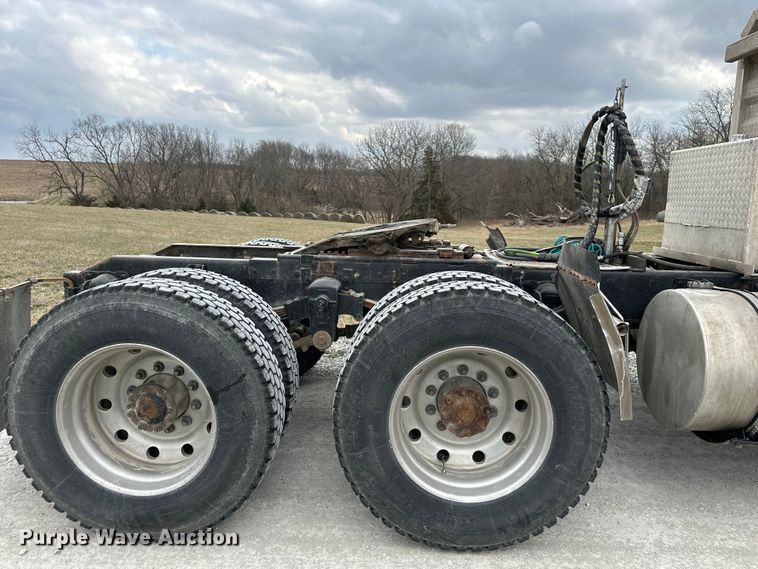 image for item DQ6359 1985 Kenworth  W900 semi truck