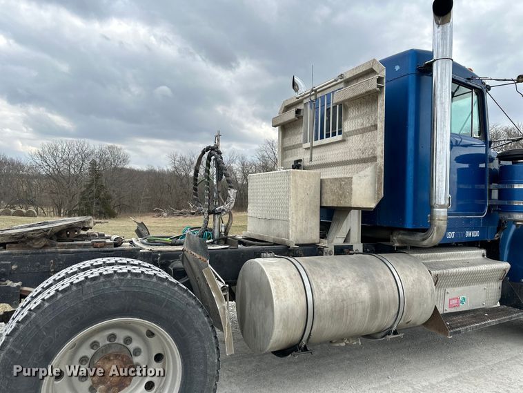 image for item DQ6359 1985 Kenworth  W900 semi truck