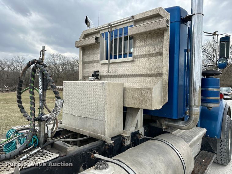 image for item DQ6359 1985 Kenworth  W900 semi truck