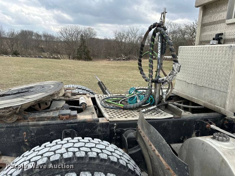 image for item DQ6359 1985 Kenworth  W900 semi truck