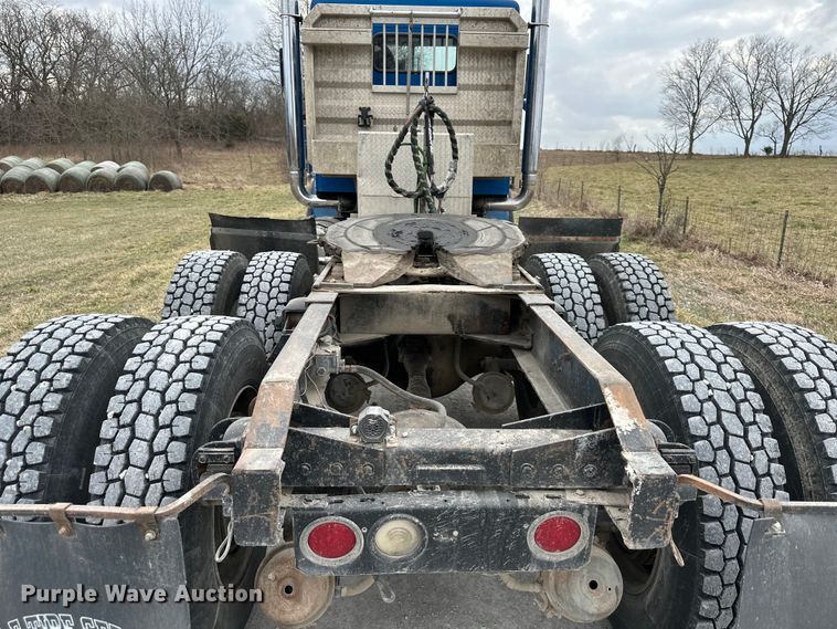 image for item DQ6359 1985 Kenworth  W900 semi truck