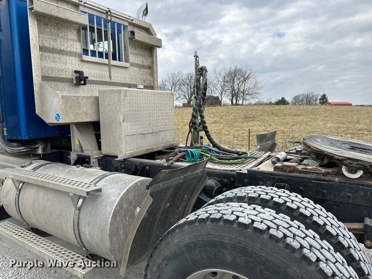 image for item DQ6359 1985 Kenworth  W900 semi truck