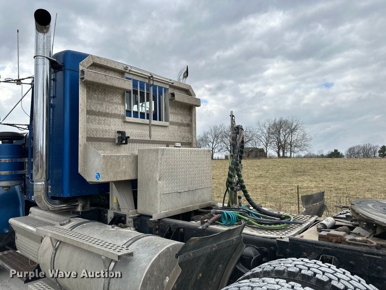 image for item DQ6359 1985 Kenworth  W900 semi truck