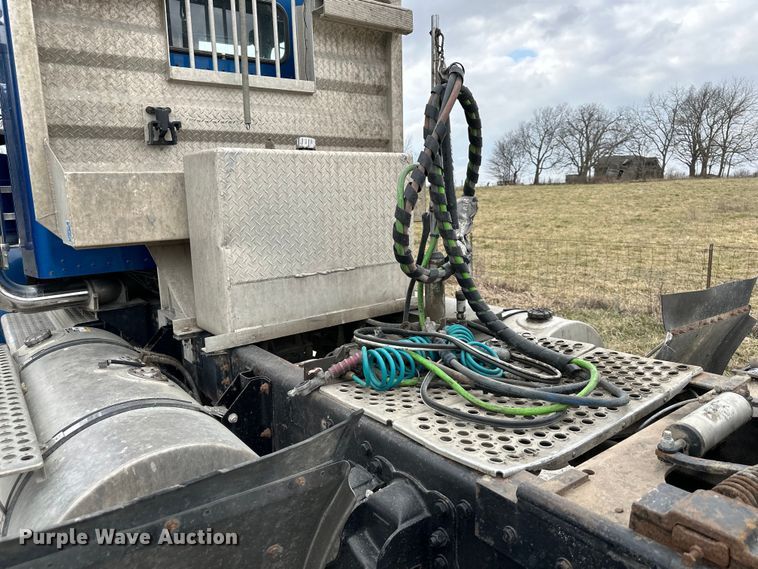 image for item DQ6359 1985 Kenworth  W900 semi truck