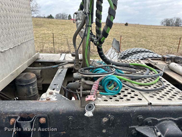 image for item DQ6359 1985 Kenworth  W900 semi truck