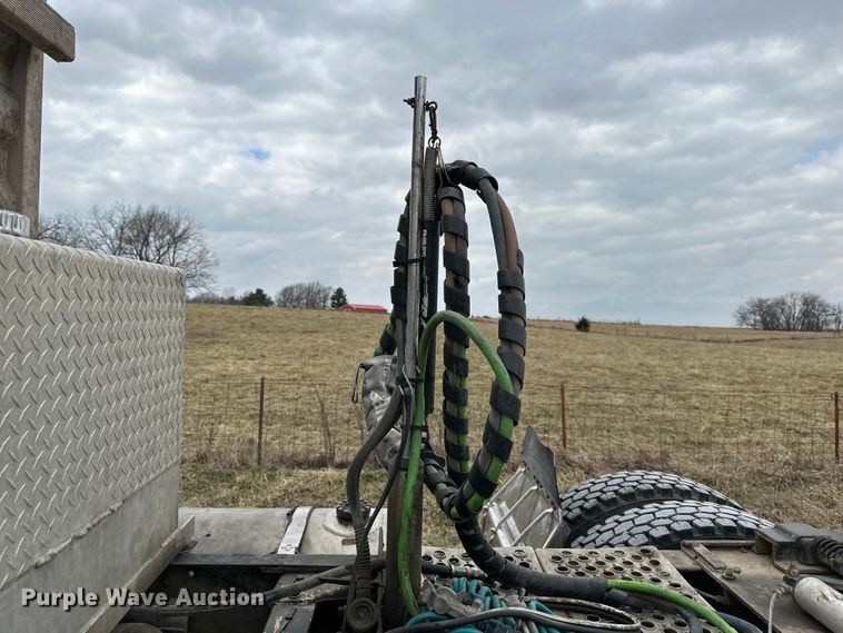 image for item DQ6359 1985 Kenworth  W900 semi truck