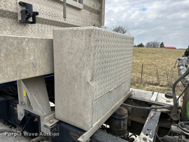 image for item DQ6359 1985 Kenworth  W900 semi truck