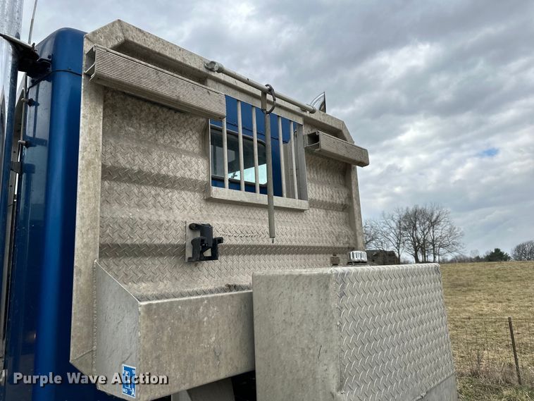 image for item DQ6359 1985 Kenworth  W900 semi truck