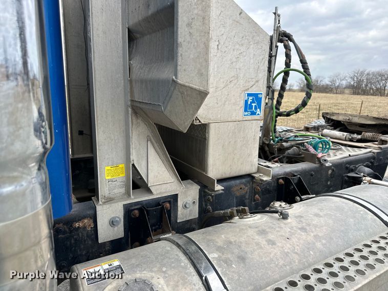 image for item DQ6359 1985 Kenworth  W900 semi truck