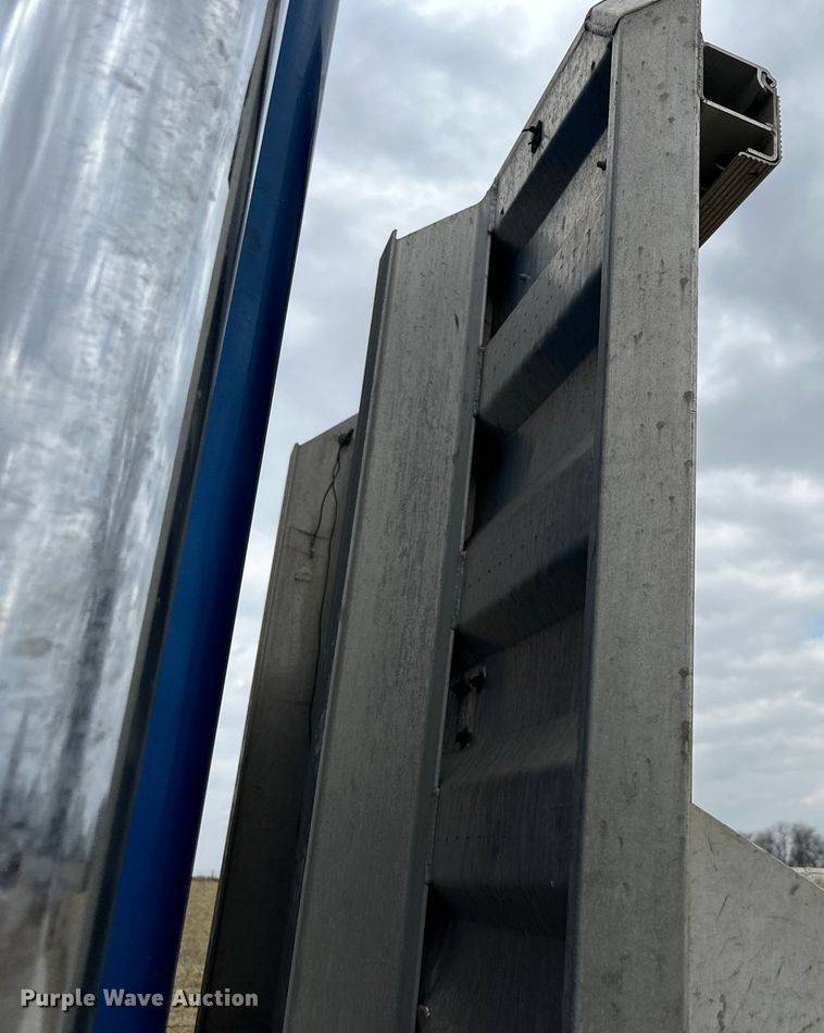 image for item DQ6359 1985 Kenworth  W900 semi truck