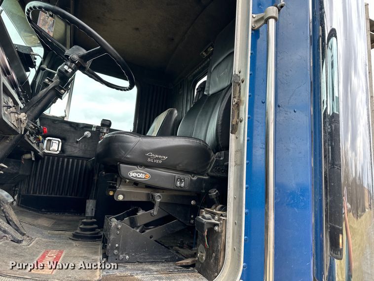 image for item DQ6359 1985 Kenworth  W900 semi truck