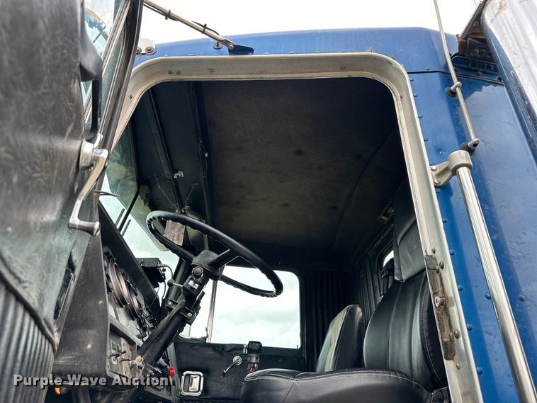 image for item DQ6359 1985 Kenworth  W900 semi truck