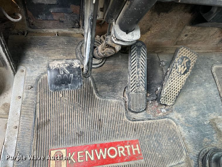 image for item DQ6359 1985 Kenworth  W900 semi truck