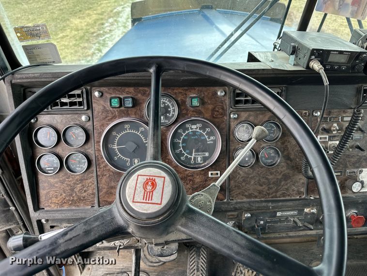 image for item DQ6359 1985 Kenworth  W900 semi truck
