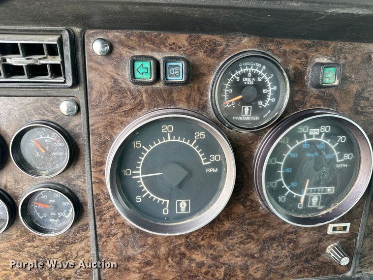 image for item DQ6359 1985 Kenworth  W900 semi truck