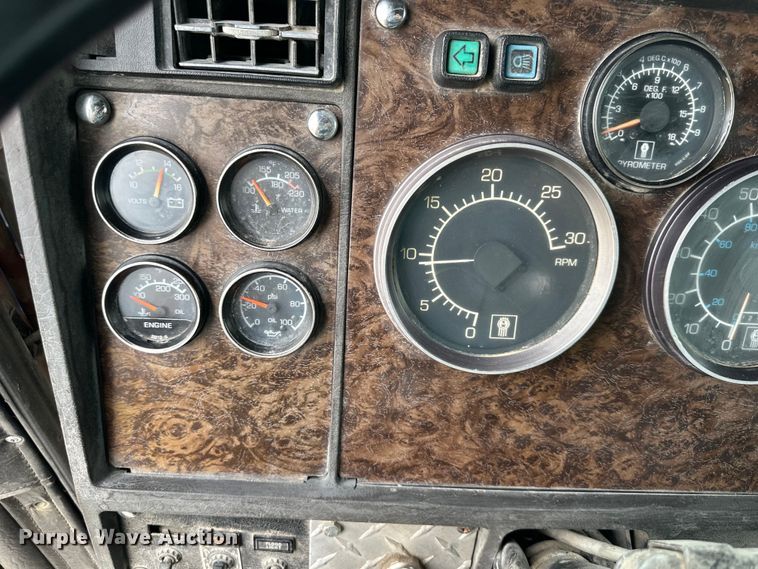 image for item DQ6359 1985 Kenworth  W900 semi truck