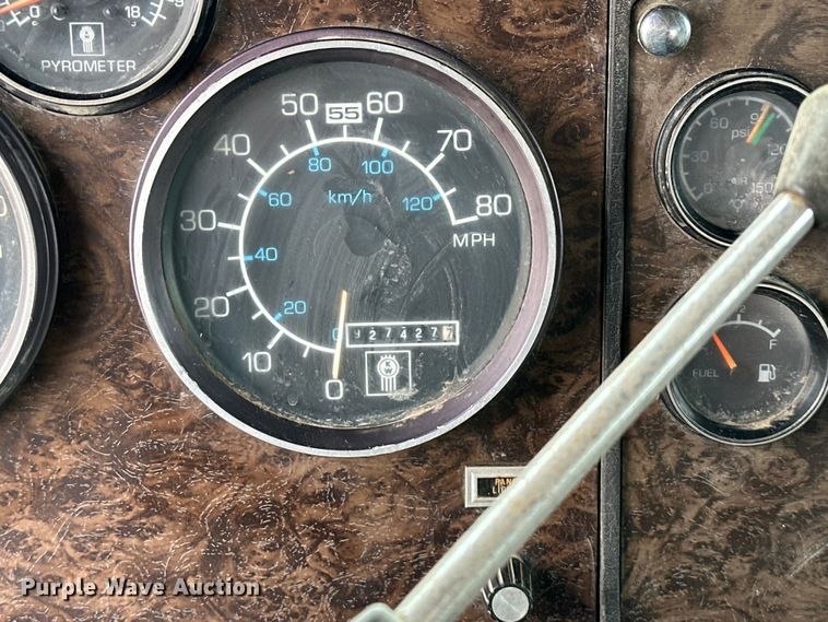 image for item DQ6359 1985 Kenworth  W900 semi truck