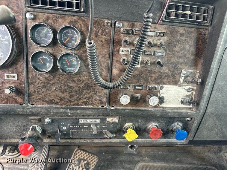 image for item DQ6359 1985 Kenworth  W900 semi truck