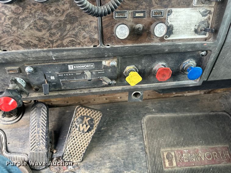 image for item DQ6359 1985 Kenworth  W900 semi truck