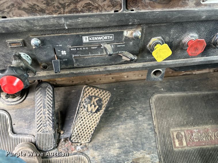 image for item DQ6359 1985 Kenworth  W900 semi truck