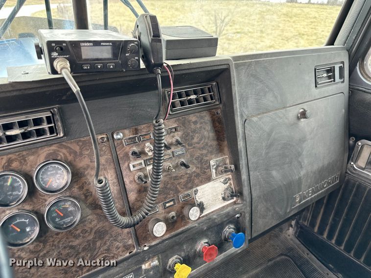 image for item DQ6359 1985 Kenworth  W900 semi truck