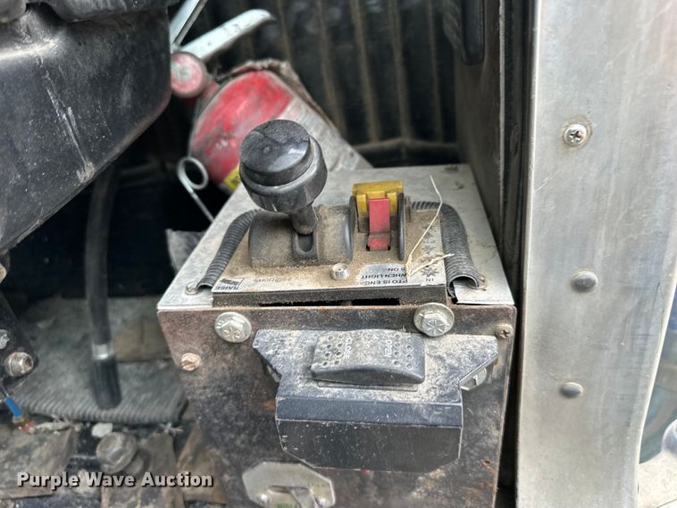 image for item DQ6359 1985 Kenworth  W900 semi truck