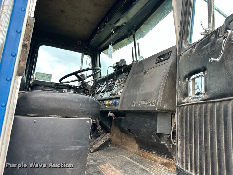 image for item DQ6359 1985 Kenworth  W900 semi truck