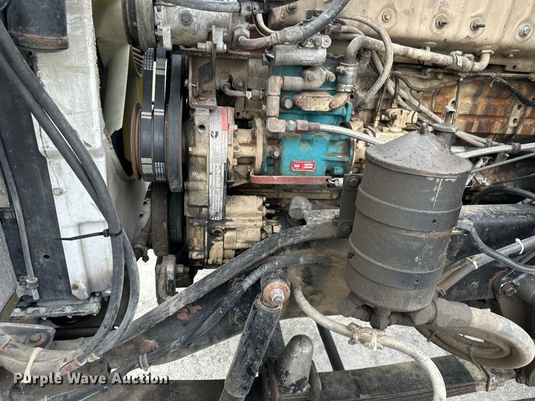 image for item DQ6359 1985 Kenworth  W900 semi truck