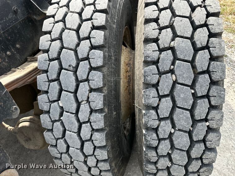 image for item DQ6359 1985 Kenworth  W900 semi truck