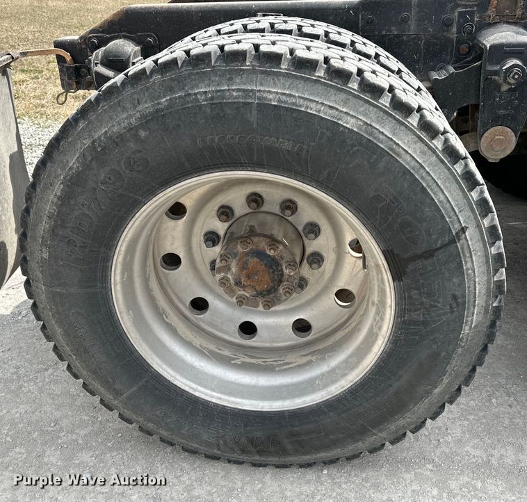 image for item DQ6359 1985 Kenworth  W900 semi truck