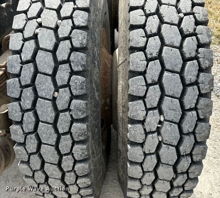 image for item DQ6359 1985 Kenworth  W900 semi truck