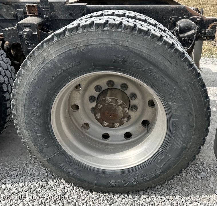 image for item DQ6359 1985 Kenworth  W900 semi truck